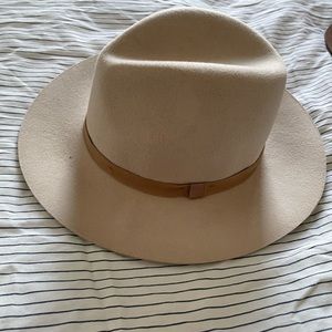 Auxiliary flat brim hat